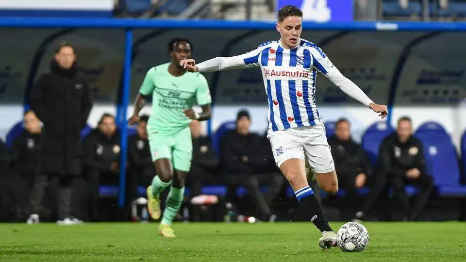 冲刺阶段意甲焦点战，费耶诺德扳平良机，赛场秩序良好，球队文化再被提及的简单介绍